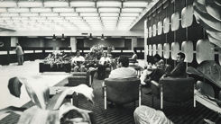 Die LUKB hat den heutigen Hauptsitz an der Pilatusstrasse 12 am 27. August 1973 fertiggestellt und bezogen. Schon damals war die Schalterhalle im Erdgeschoss die zentrale Kontaktstelle zu den Kunden.